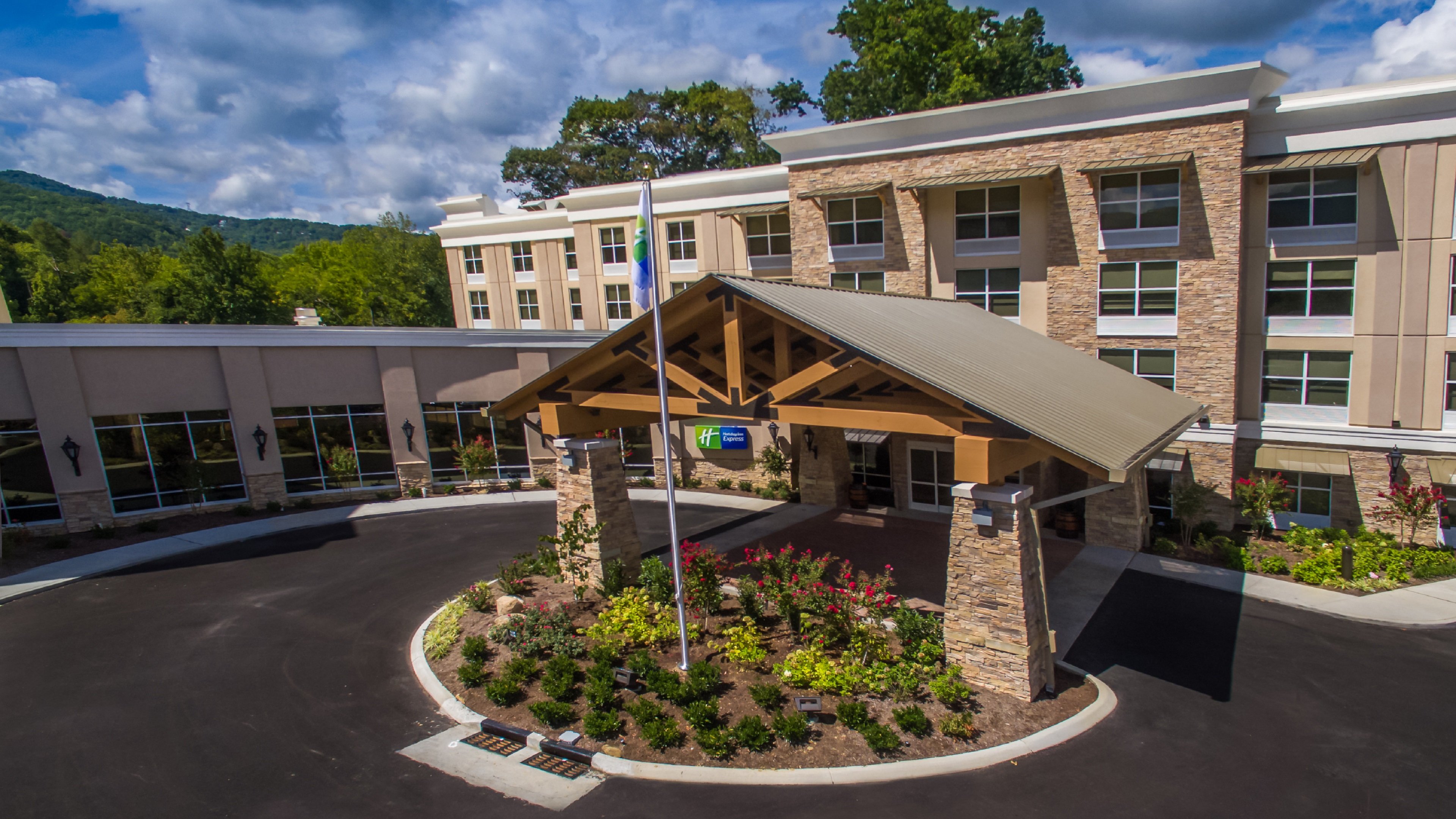 Holiday Inn Express Gatlinburg Downtown 25/26