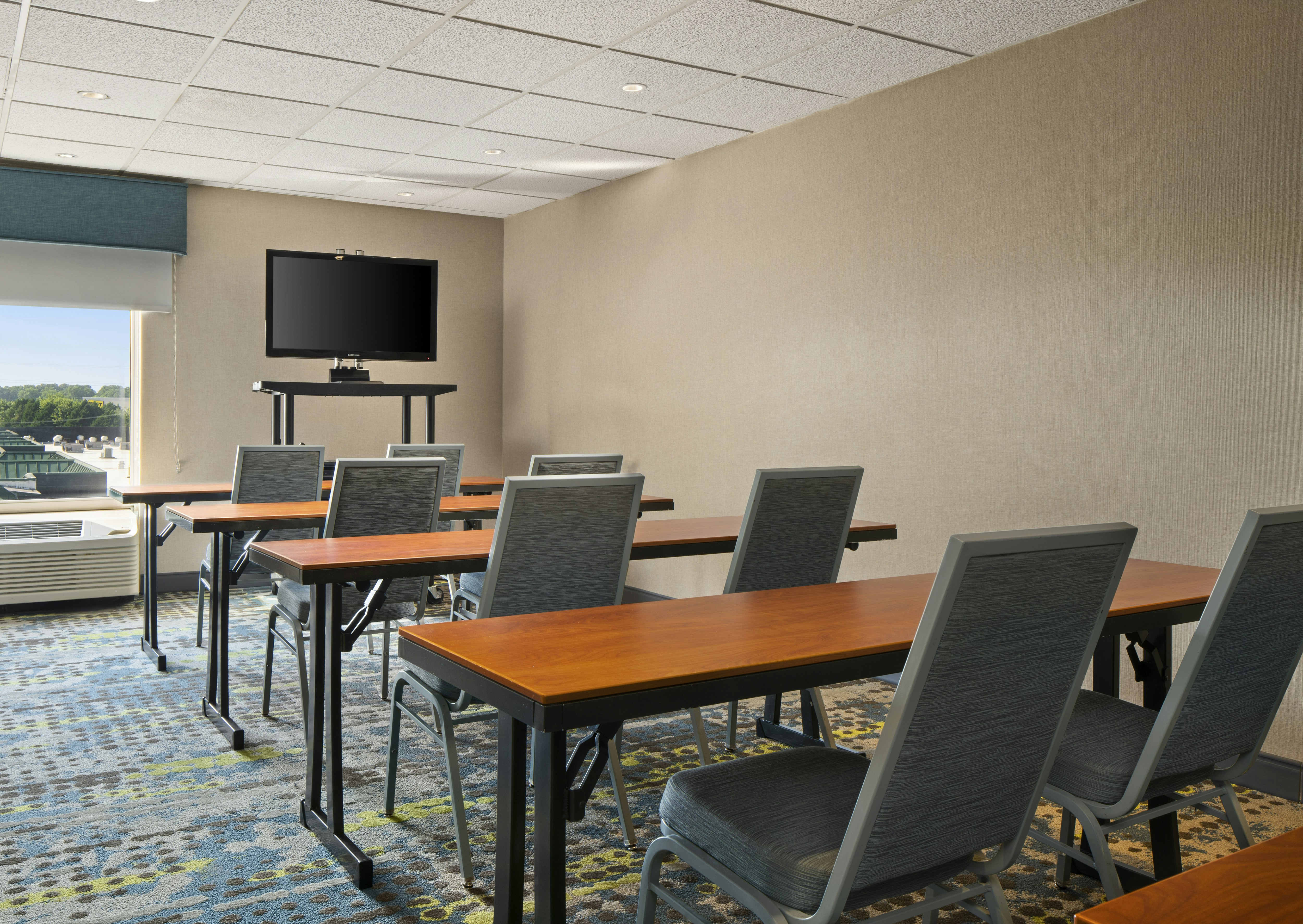 Hampton Inn & Suites Newport News (Oyster Point) 31/36