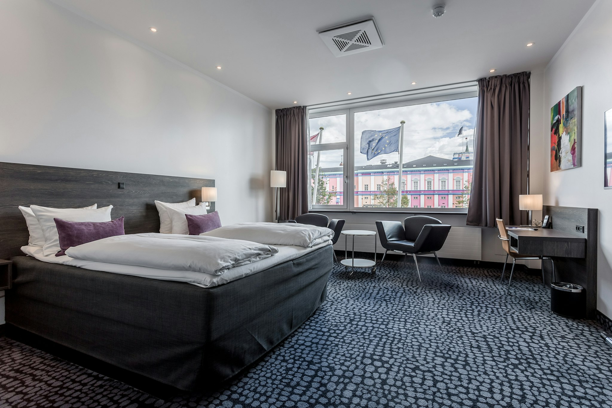 SUPERIOR, KING BED