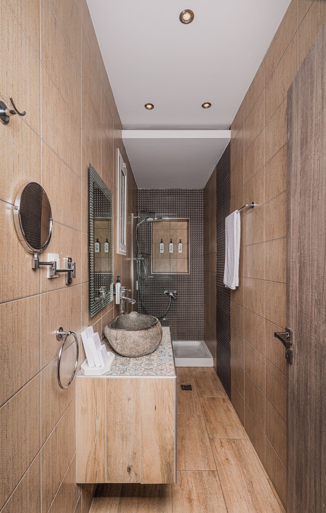 Aeolos Boutique Hotel & Suites 36/65