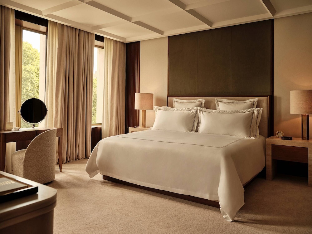 The Chancery Rosewood 18/49
