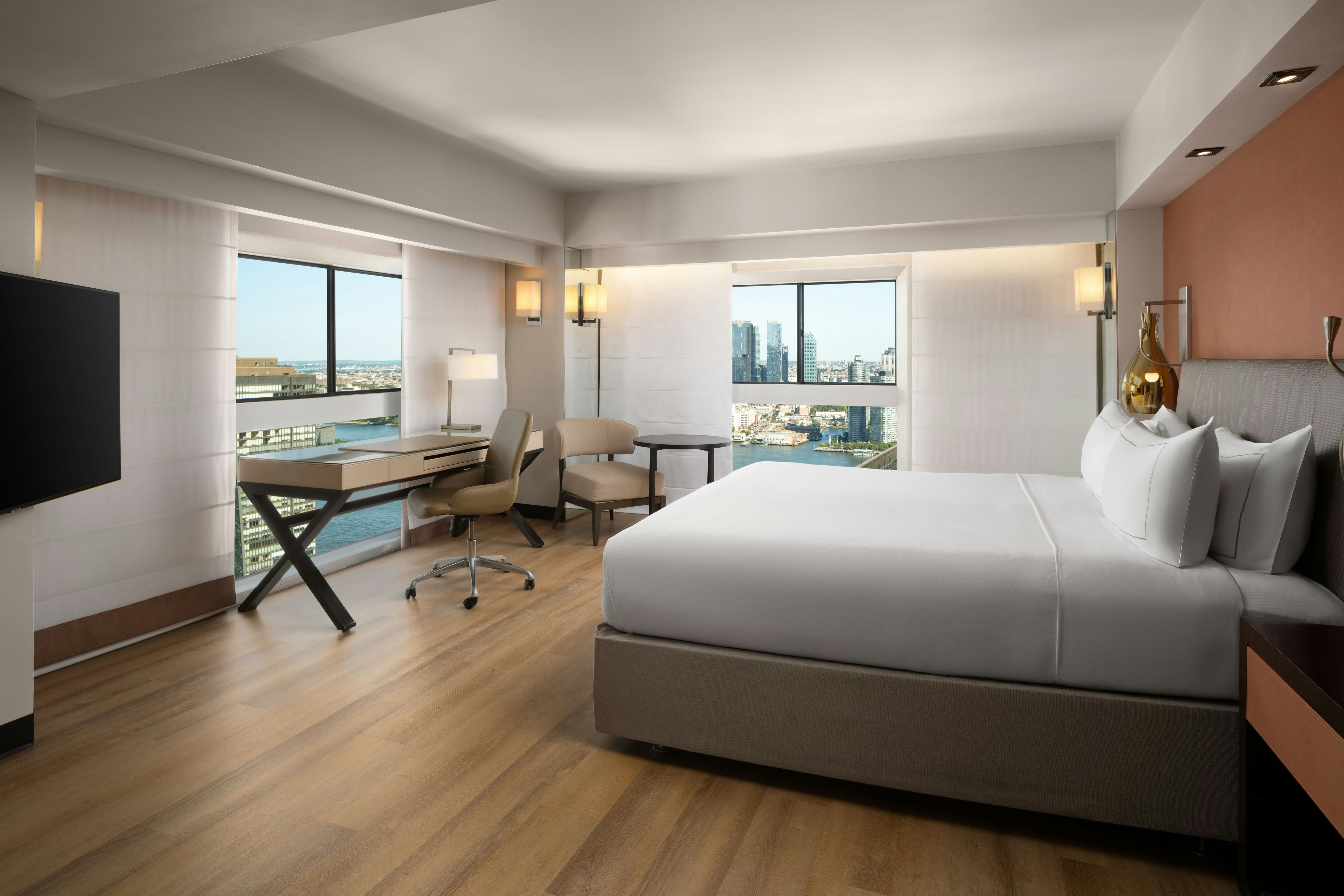 DELUXE, KING BED, CITY VIEW, ACCESSIBLE