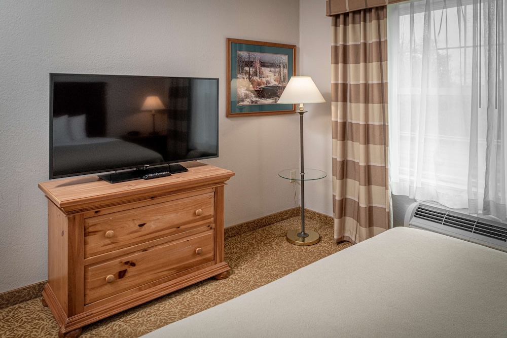 Country Inn and Suites By Radisson Beckley WV 24/65