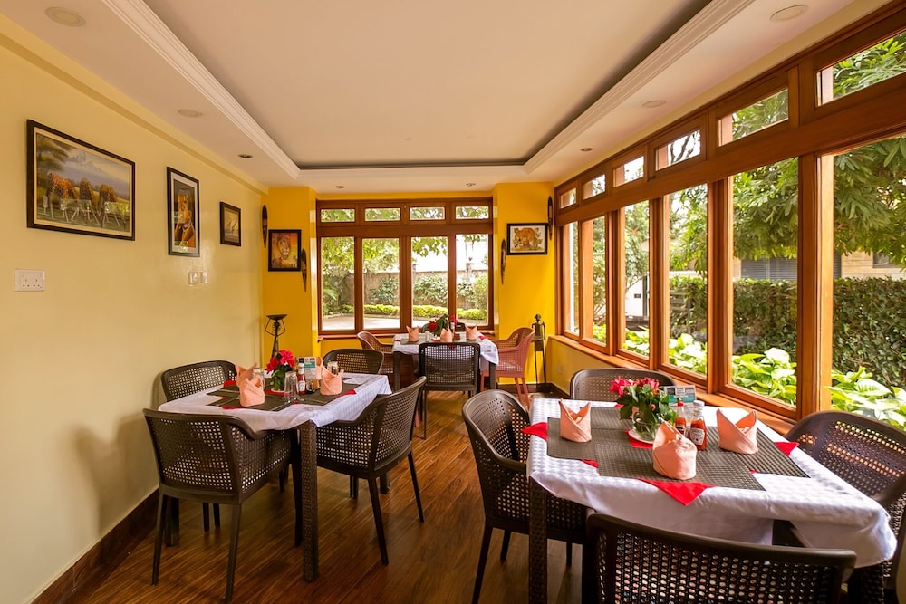 Meltonia Luxury Suites 36/50