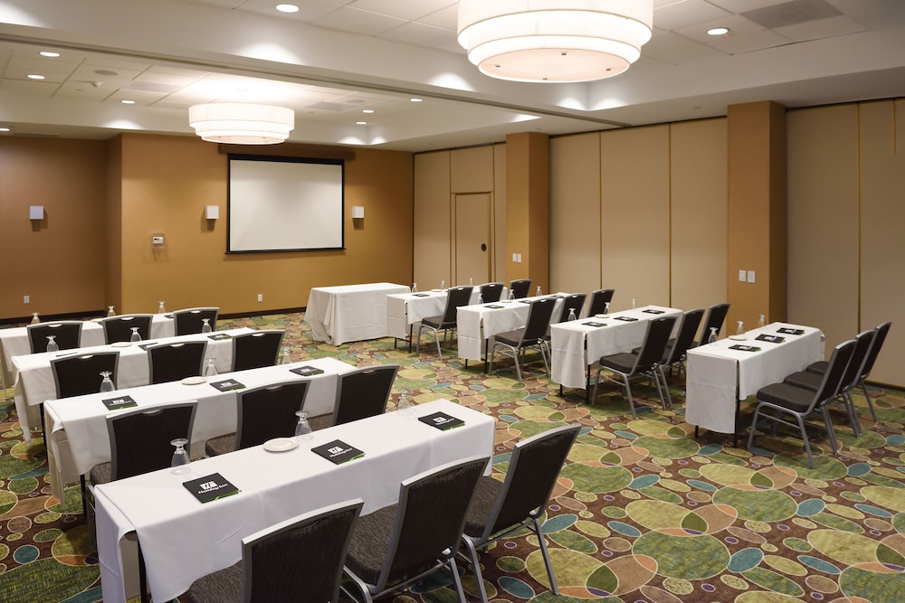 Holiday Inn Diamond Bar 52/58