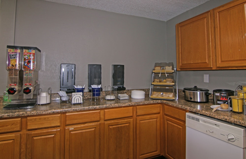 Economy Suites Springfield - I-44 33/43