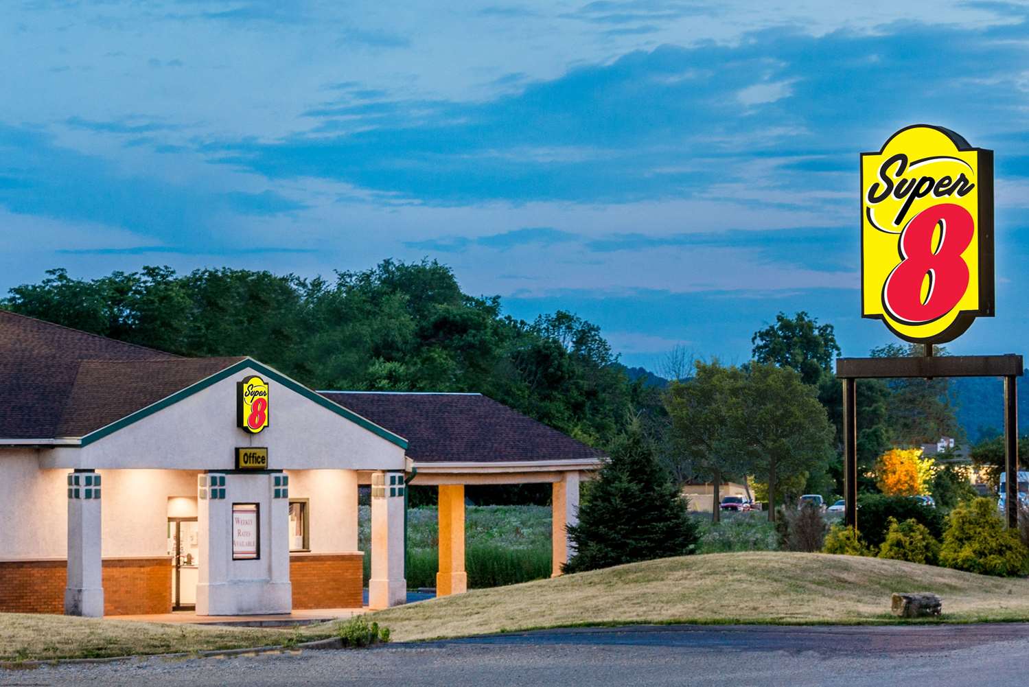 Super 8 By Wyndham Newcomerstown 1/22