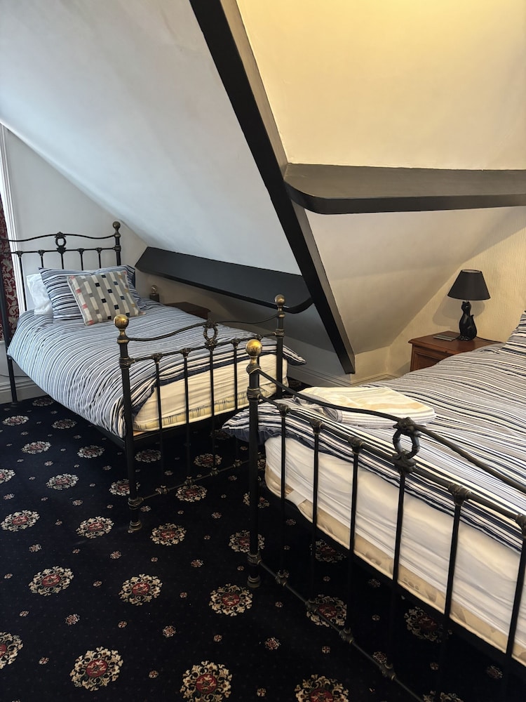 غرفة قياسية بسرير مزدوج وسرير فردي، Esklet Guest House 3/7