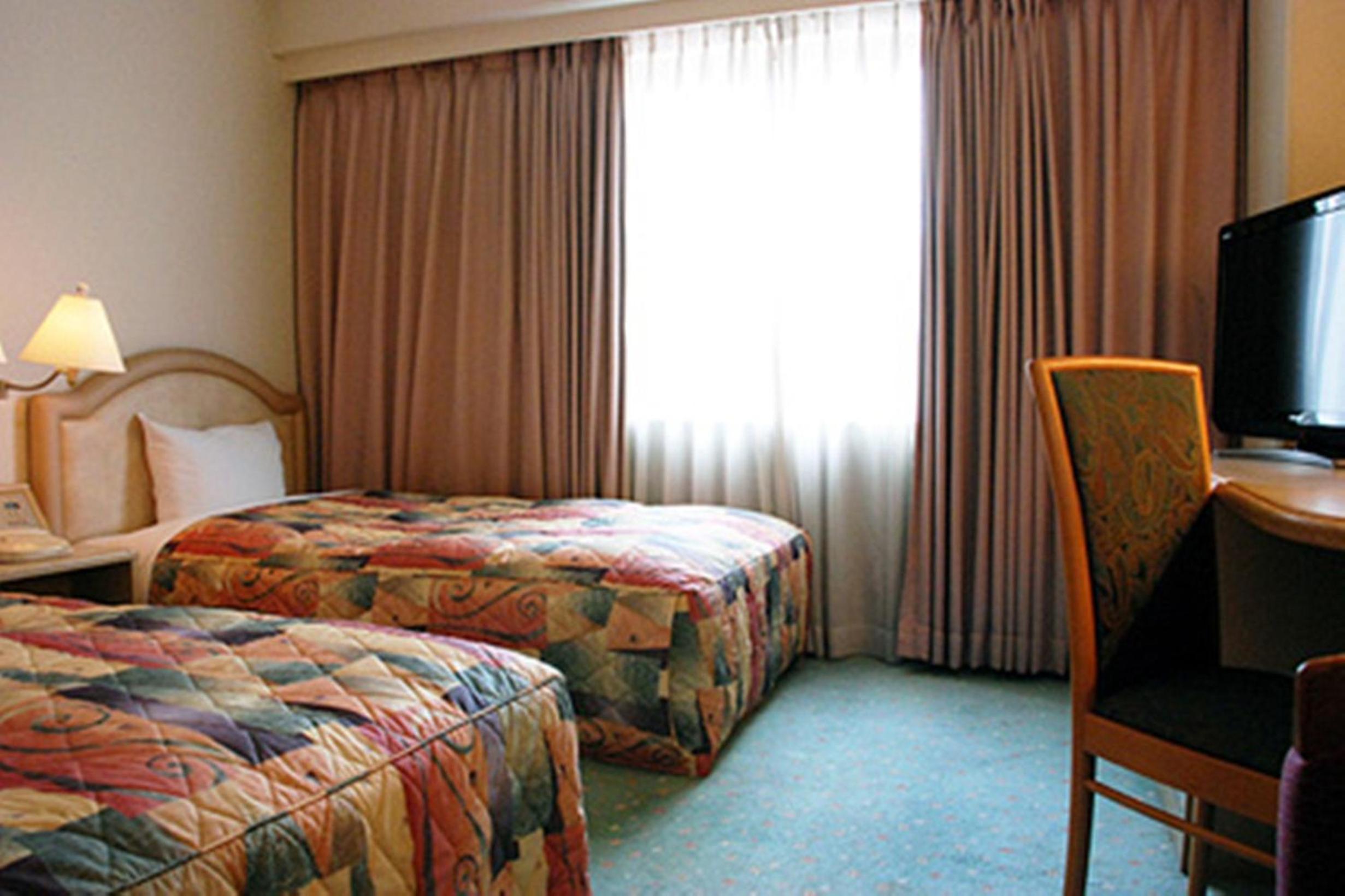 غرفة بسريرين منفصلين للمدخنين، Takarazuka Washington Hotel 2/4
