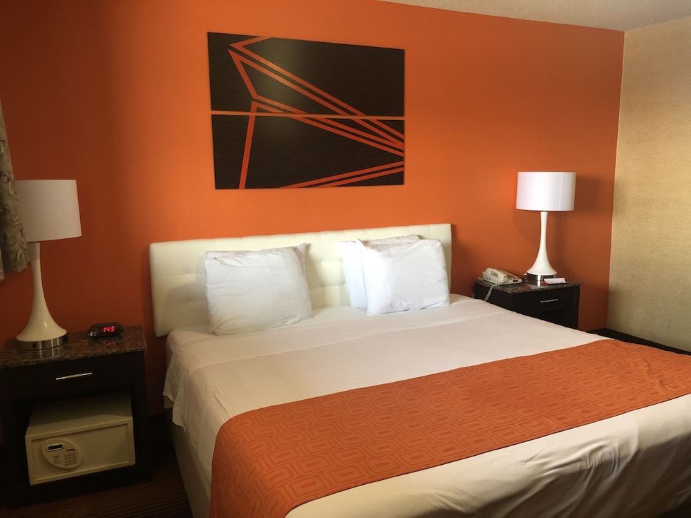 Howard Johnson by Wyndham North Bergen 14/21
