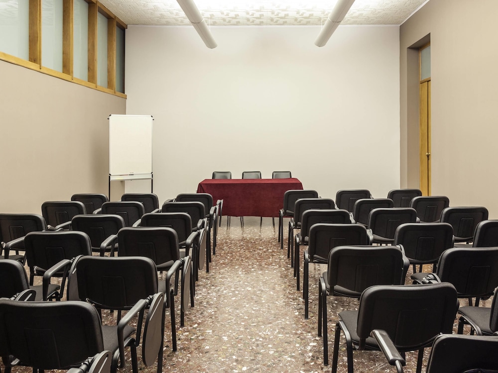 Ibis Styles Trani 33/39