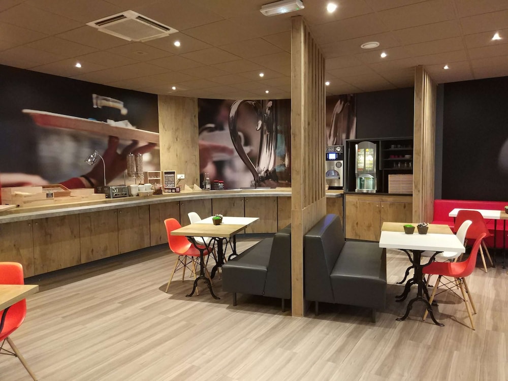 IBIS SAINT GRATIEN 42/50