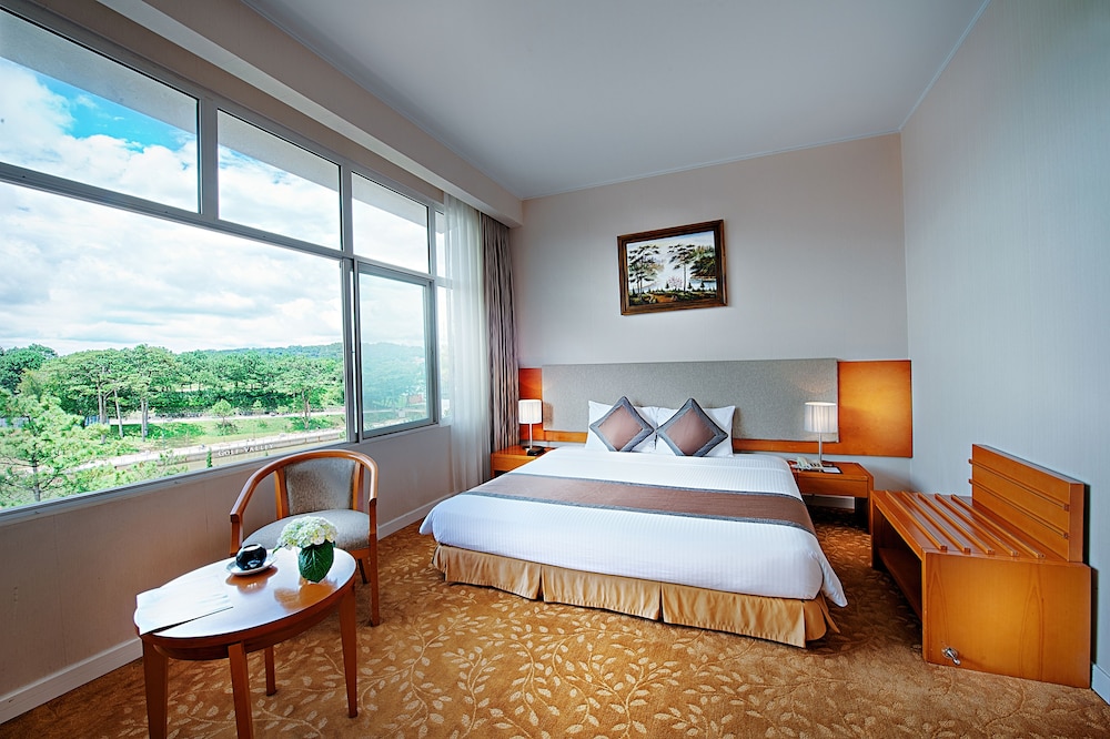 DELUXE, DOUBLE BED