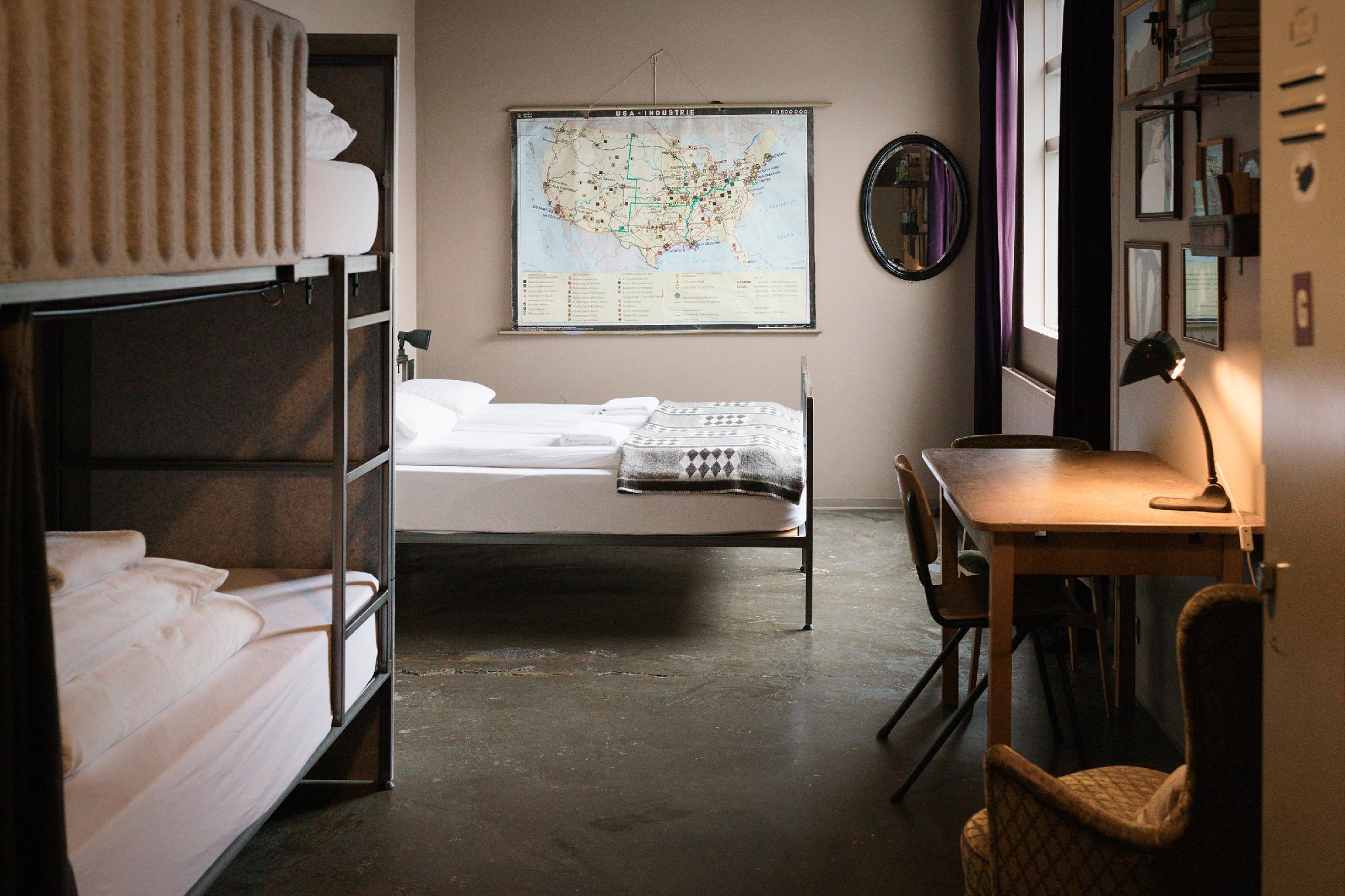 Private, 6 Beds, Shared Bathroom