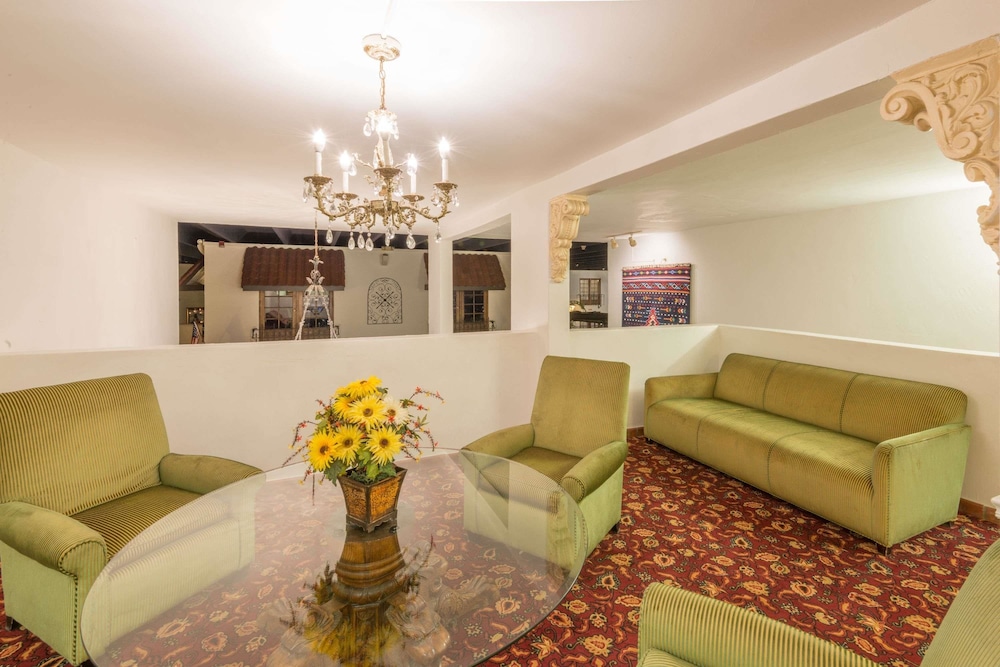 Ramada by Wyndham Las Cruces Hotel & Conference Center 21/37