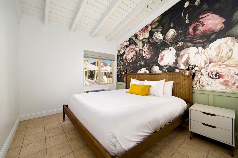 SIGNATURE, SUITE, KING BED