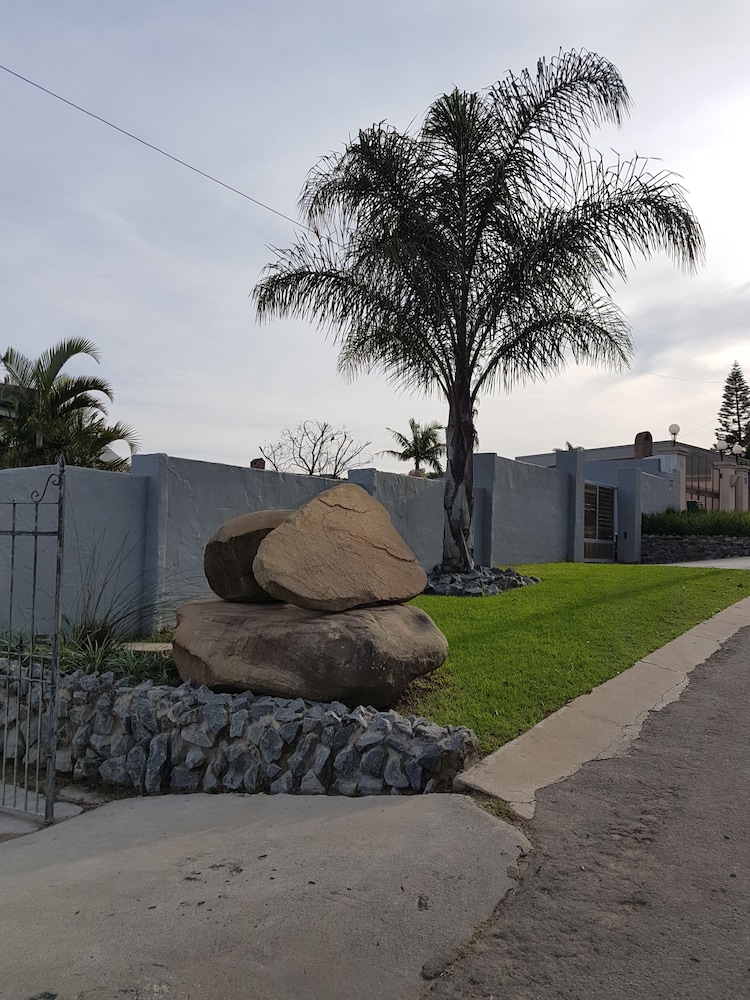 Riverview Guesthouse 59/67