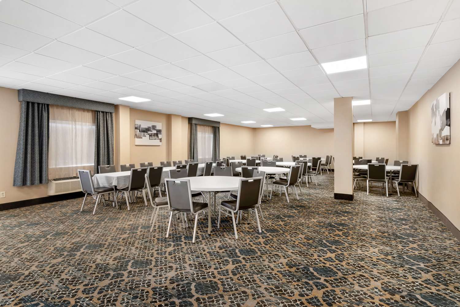 Best Western Plus Landmark Inn 37/43
