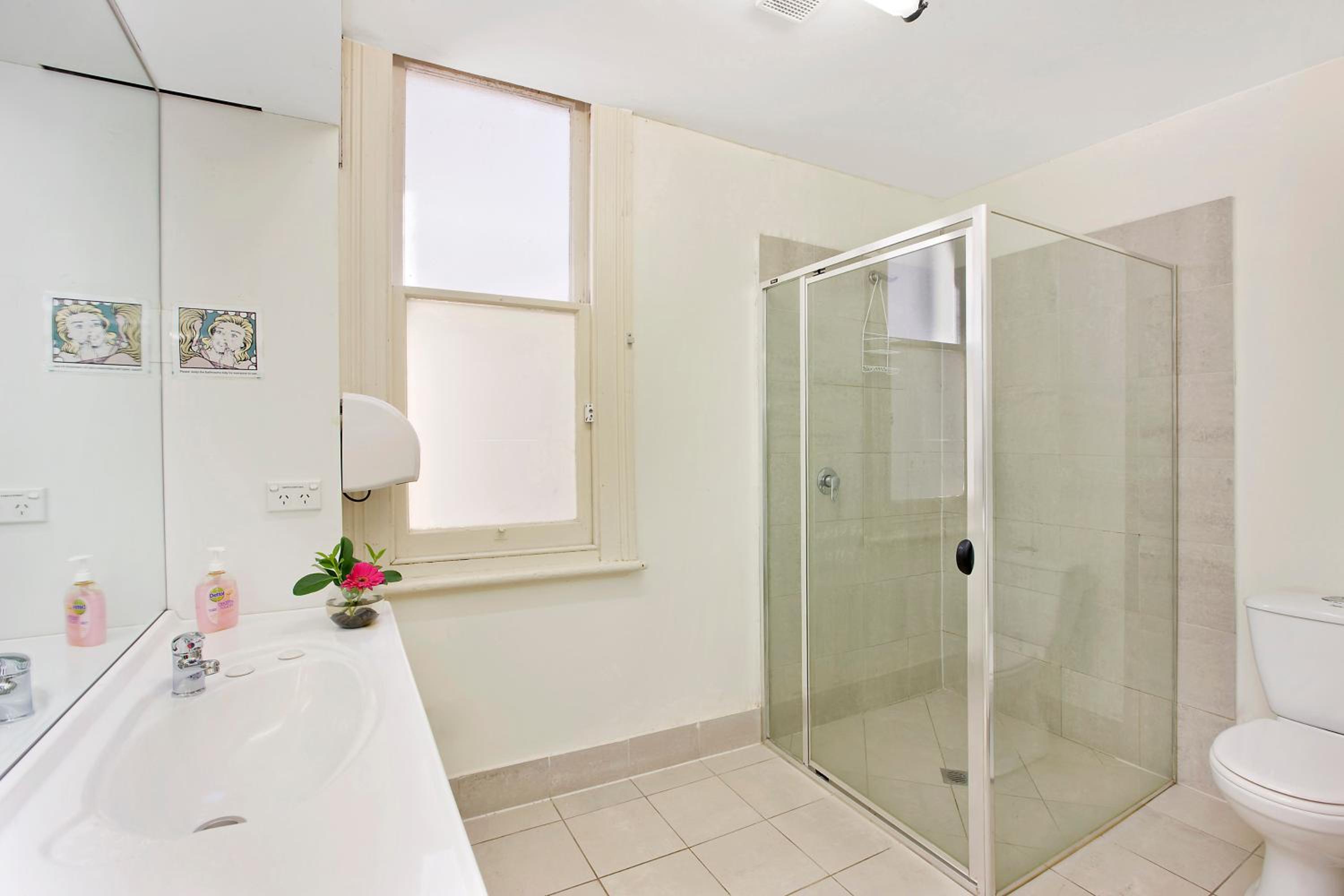 Mixed Dorm, 4 Beds, Shared Bathroom