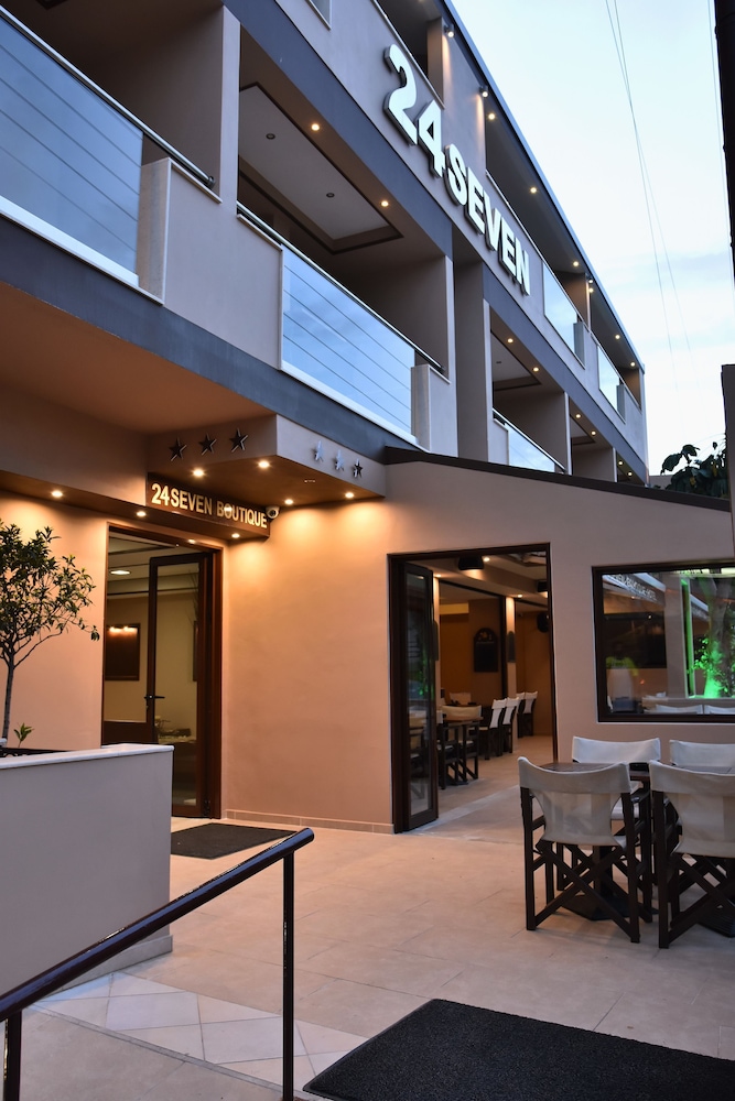 24 Seven Boutique Hotel 34/45