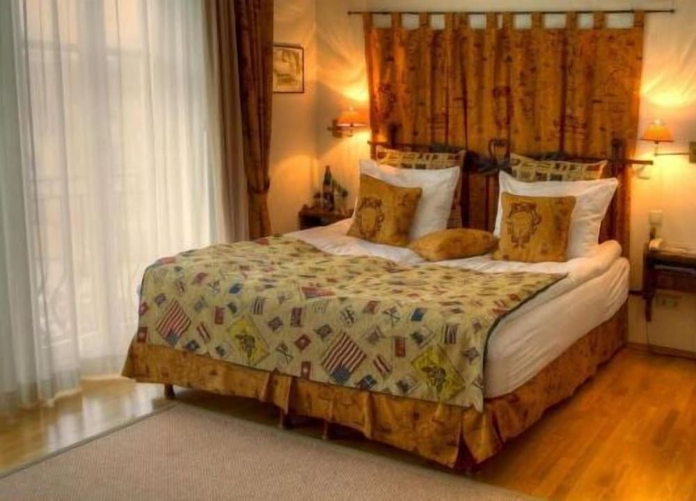Hotel Henry 7/41