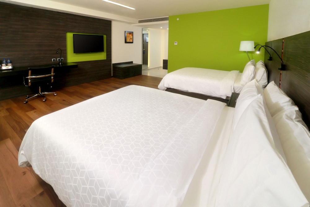 HOLIDAY INN EXPRESS MEXICO AEROPUERTO 9/37