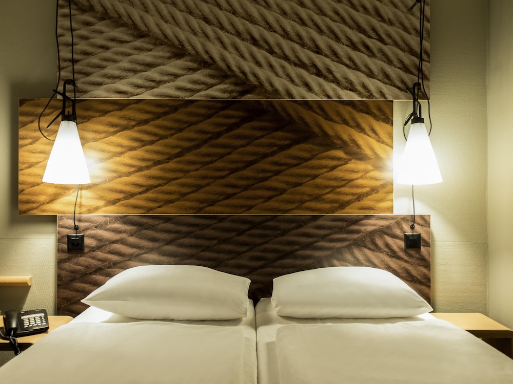 Ibis Zurich Adliswil 37/74