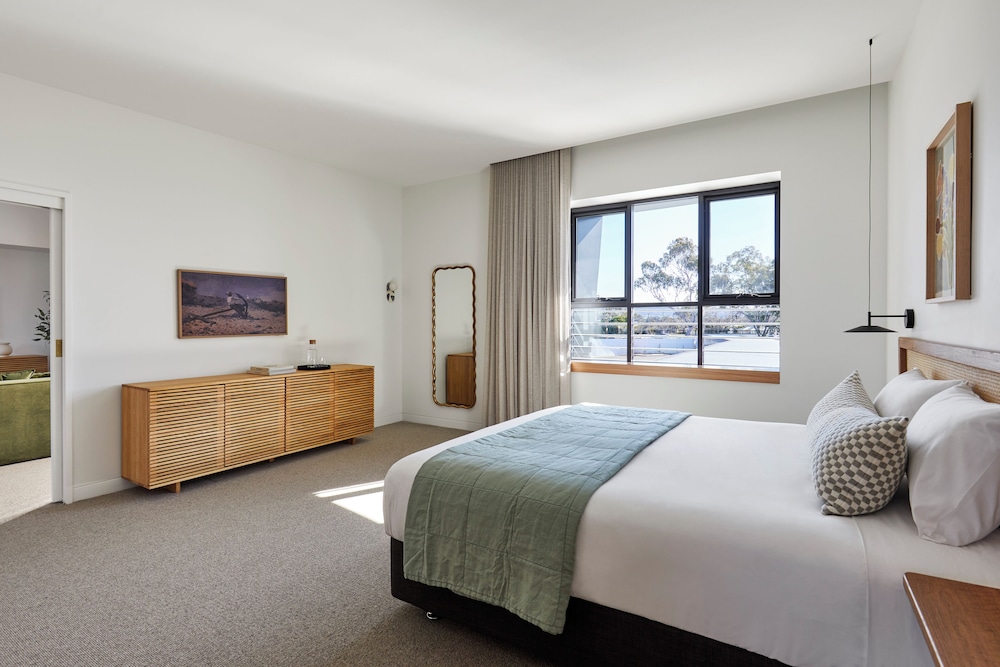 Orchard, Suite, King and Queen Bed