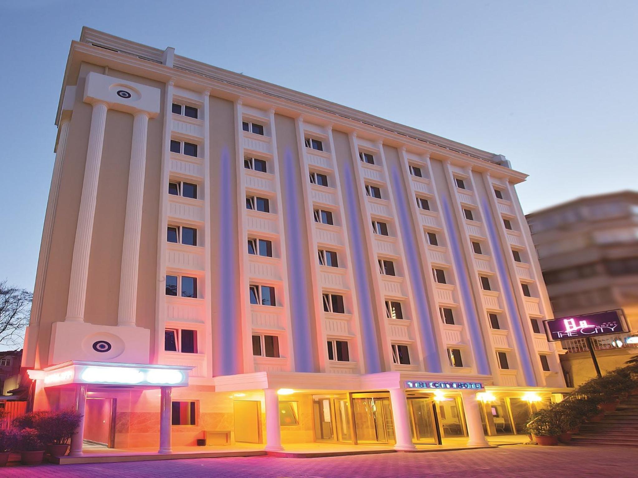 The City Hotel 1/47