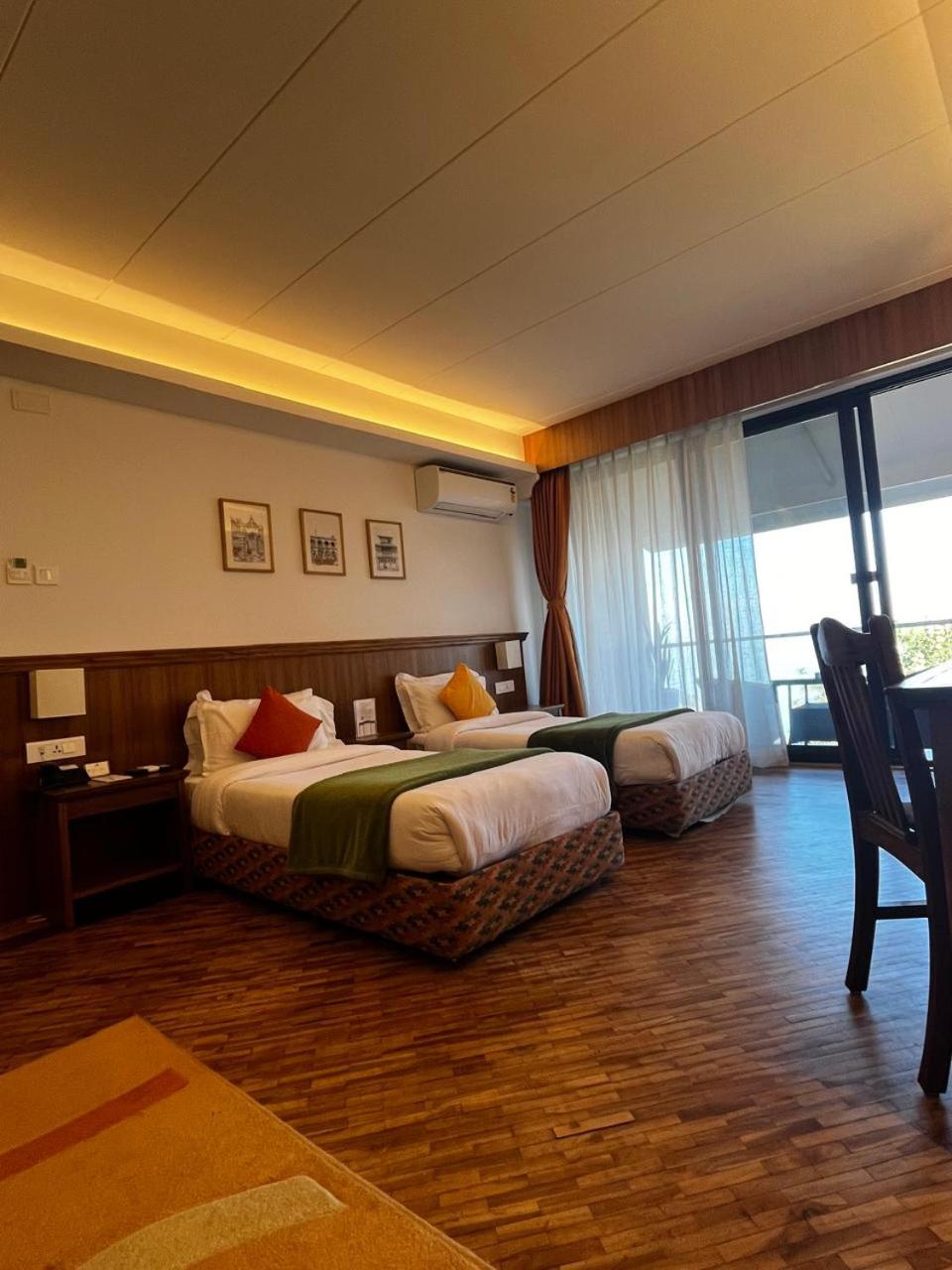 Deluxe, Heritage Wing