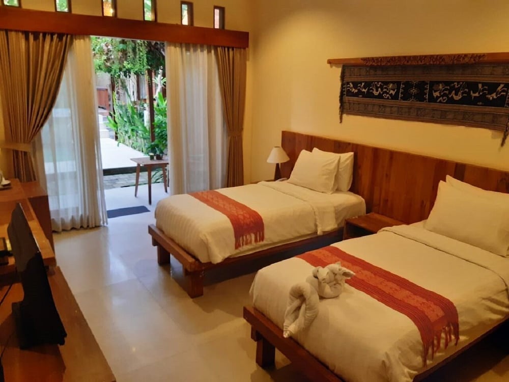 ROOM, TWIN BEDS