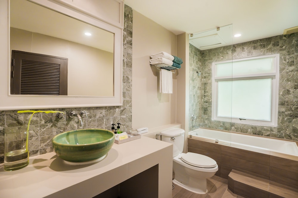 Khaolak Emerald Beach Resort and Spa 50/50