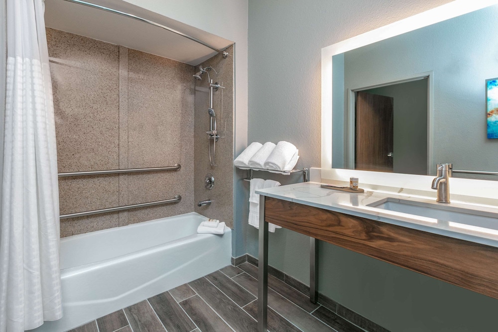 La Quinta Inn Suites Jacksonville 9/34