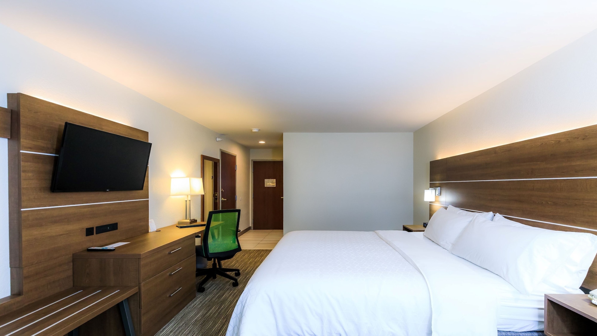 Standard, King Bed, Extra Floor Space
