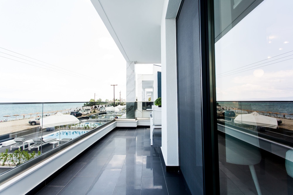 Crystal Villas & Suites 38/39