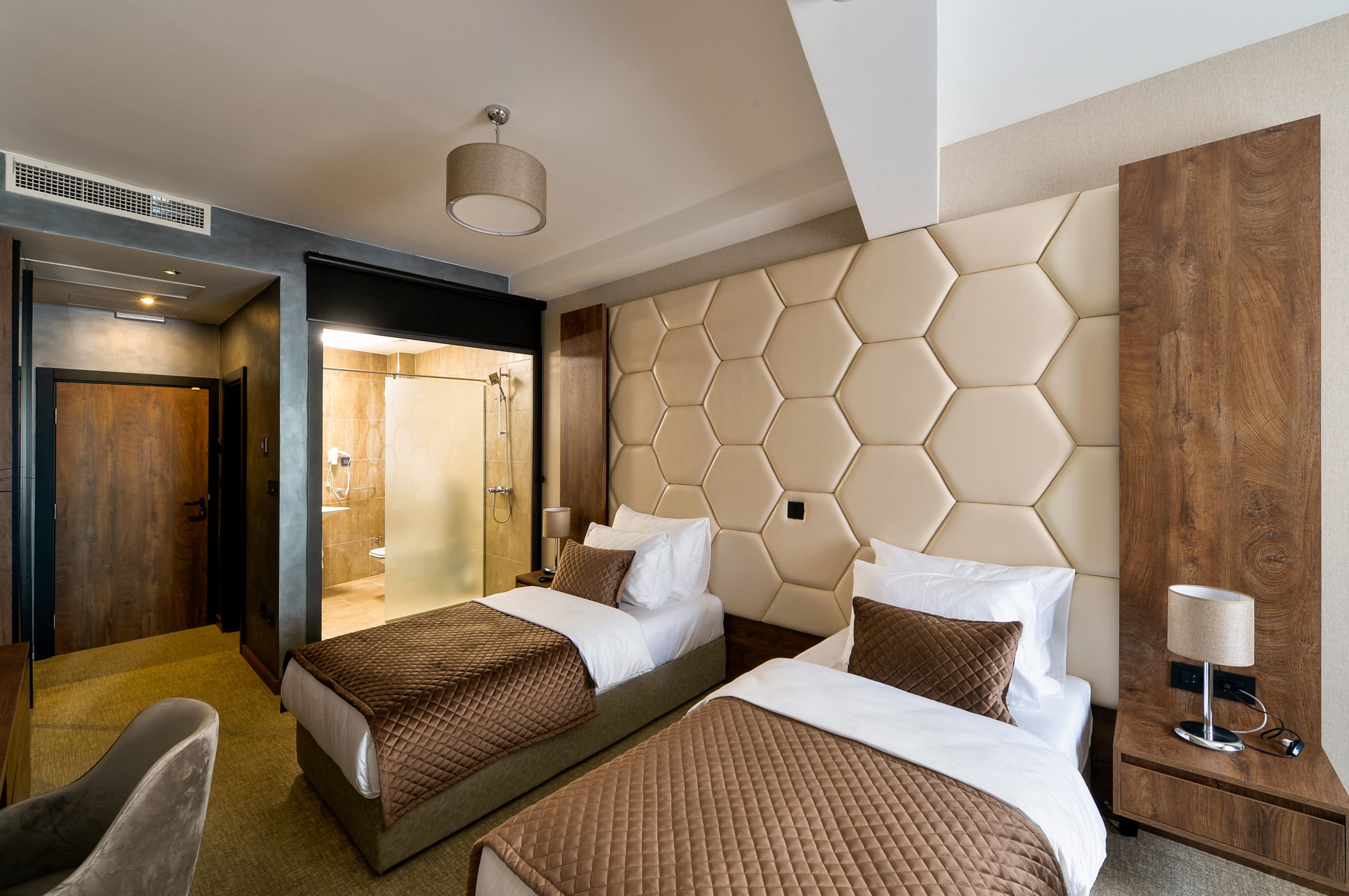 COMFORT, TWIN BEDS