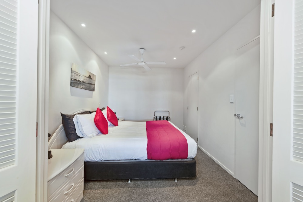 The Pavilions Beachfront Apartments 14/76