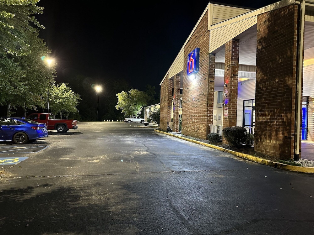 Motel6 Greensboro, NC - Airport 41/49