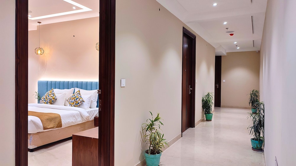 MGR Hotel Moradabad 24/50