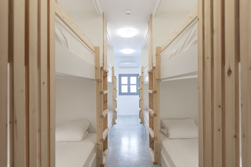 MIXED DORM, 6 BEDS, 3 BUNK BEDS