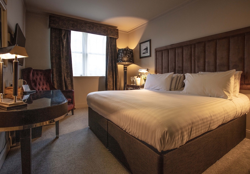 STRATHAVEN HOTEL 13/43