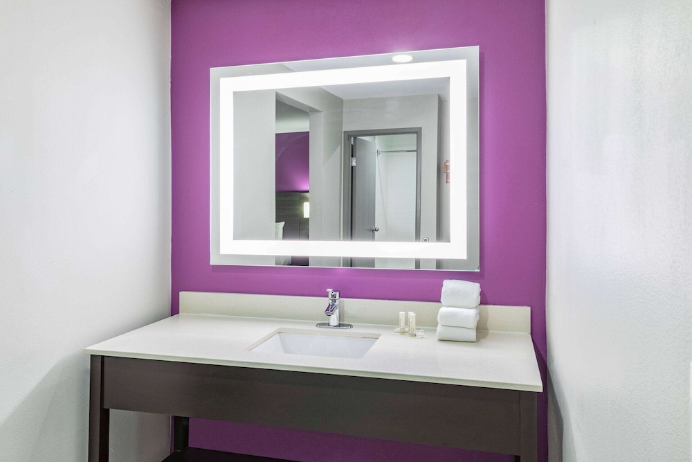 La Quinta Inn & Suites by Wyndham Houston Southwest 22/42