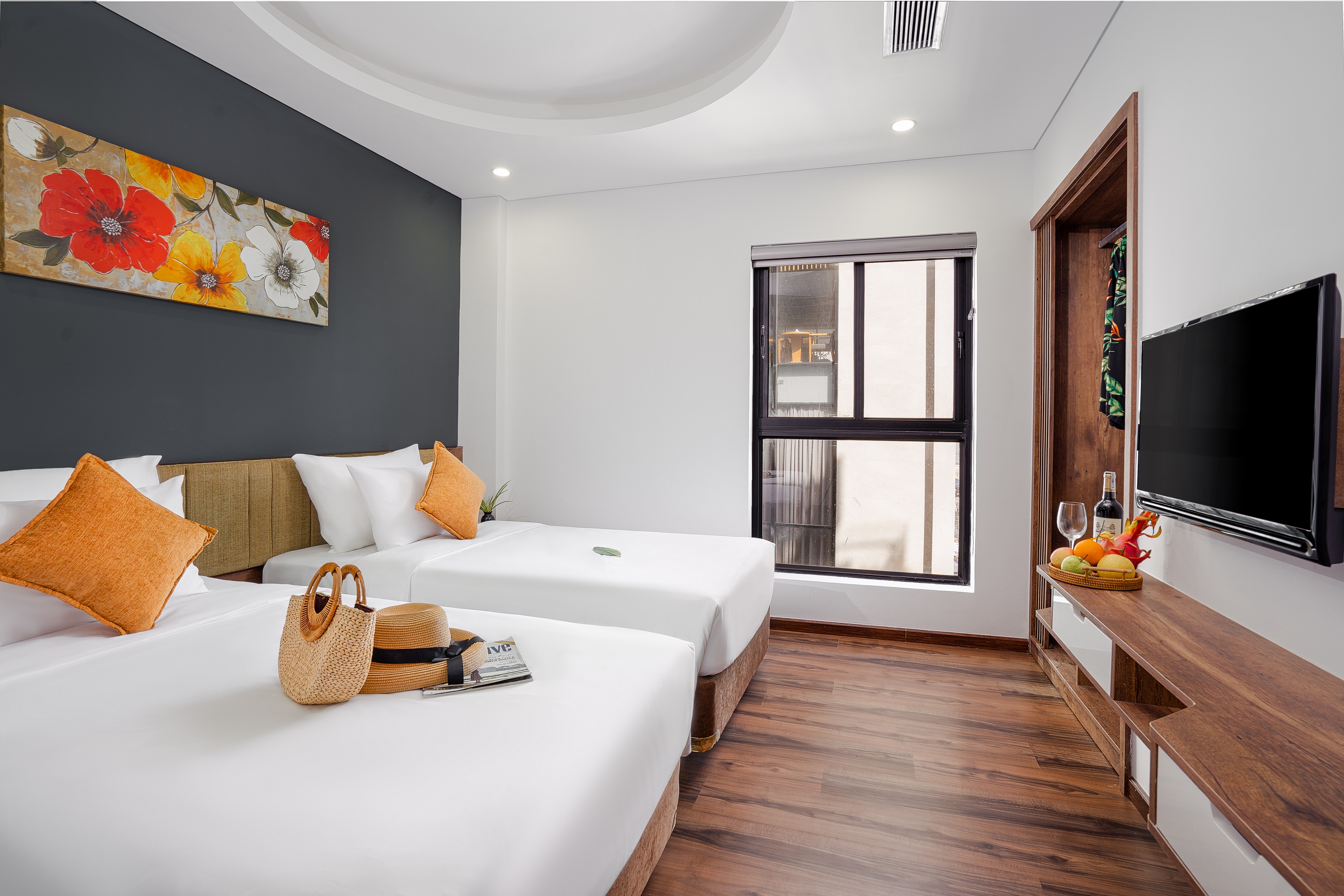 2 Bedrooms, Partial Ocean View, Balcony