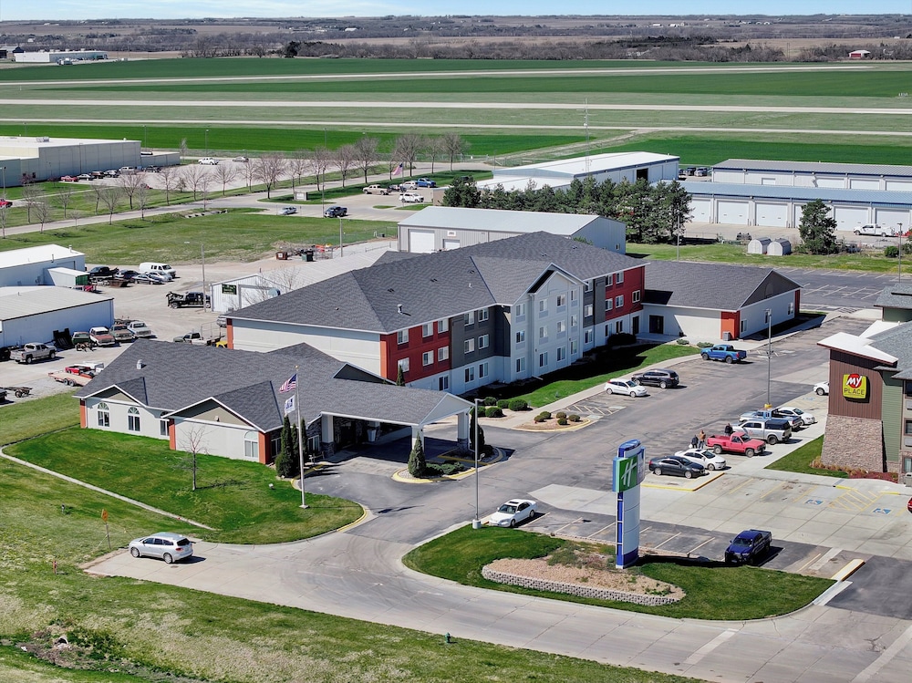 Holiday Inn Express Hotel Suites Beatrice 73/76
