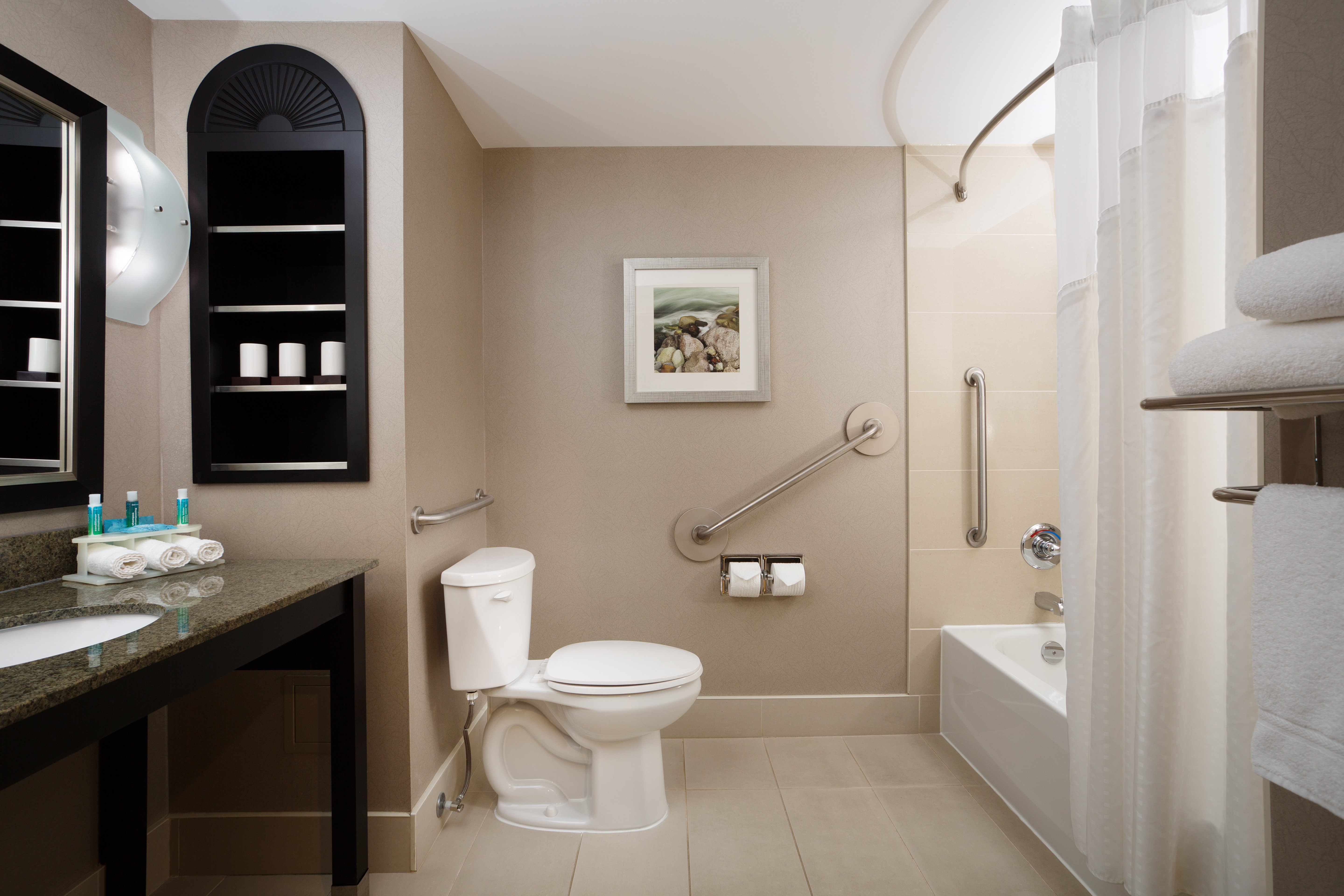 Holiday Inn Express Ottawa West Nepean 30/32