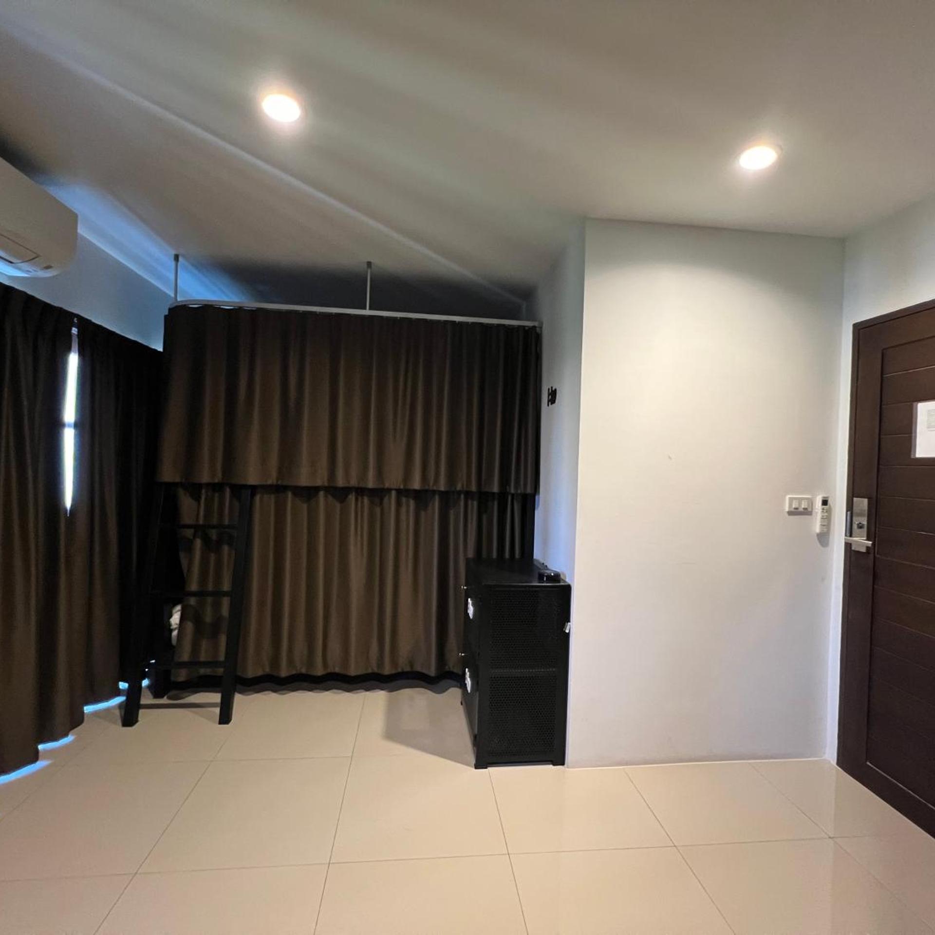 Litera Hostel Adults Only 51/71