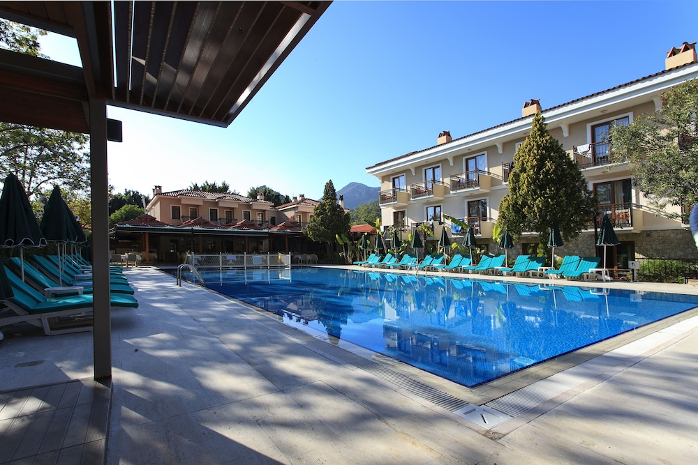 Perdikia Beach Hotel 42/44