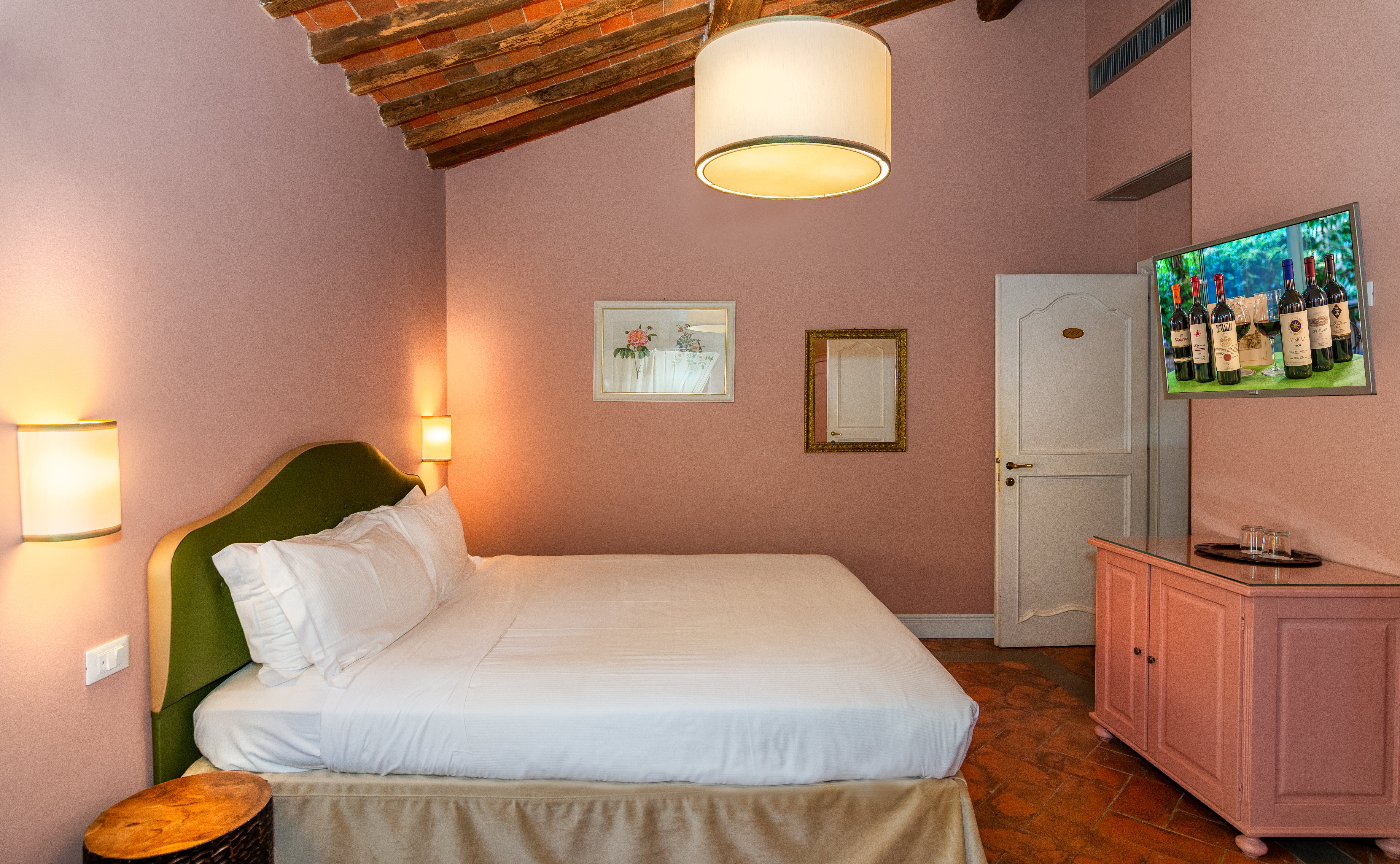Classic, Double or Twin Bed, Land View