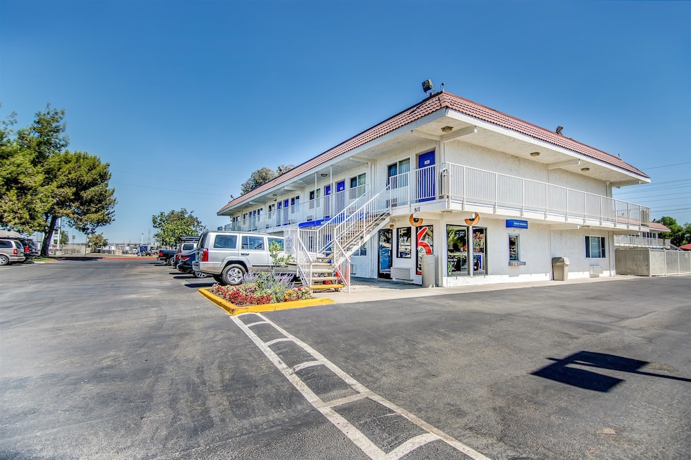 Motel6 Stockton, CA - Charter Way West 18/32