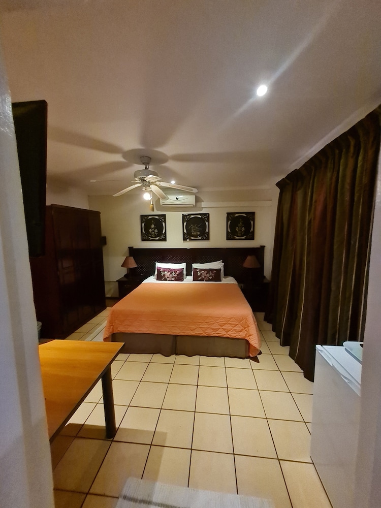 Pretoria North Lodge 16/43